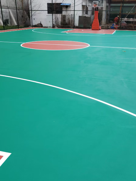 无极 球场长期使用易出现地面开裂